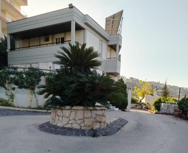 Garden entrance, Baabdat
